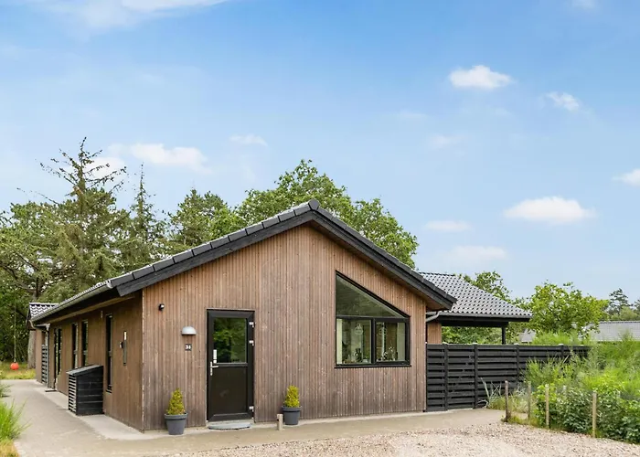 Beautiful In With Kitchen Holiday home
