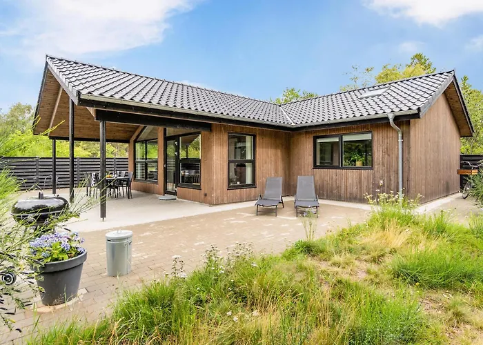 Beautiful In With Kitchen Holiday home